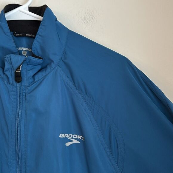 Brooks Women’s windbreaker lightweight running jacket performance wear small EUC - Picture 2 of 11